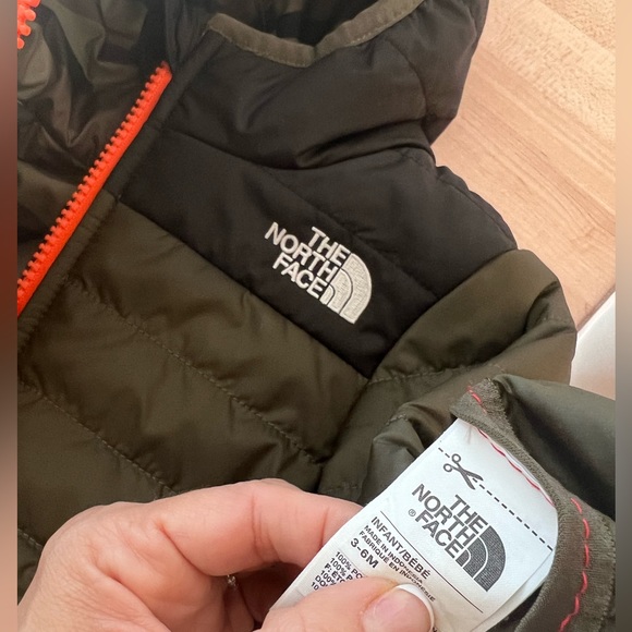 The North Face 3-6 Months baby puffer Reversible Hooded Camo Jacket - Picture 4 of 4